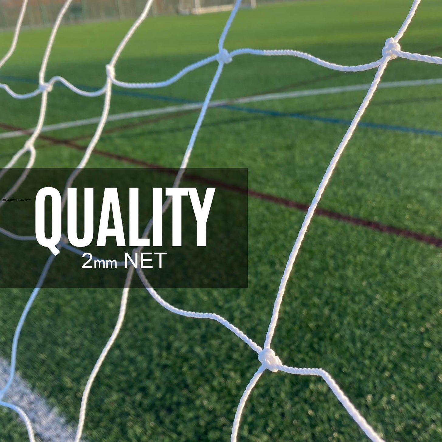 Q-FOLD Mini 3x2.5' net close up over an artificial field, with the text "Quality 2mm net".