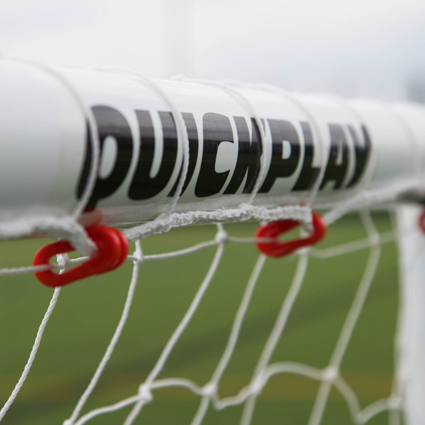 Q-FOLD Mini 3x2.5' crossbar close up showing the QUICKPLAY logo and red net hooks.