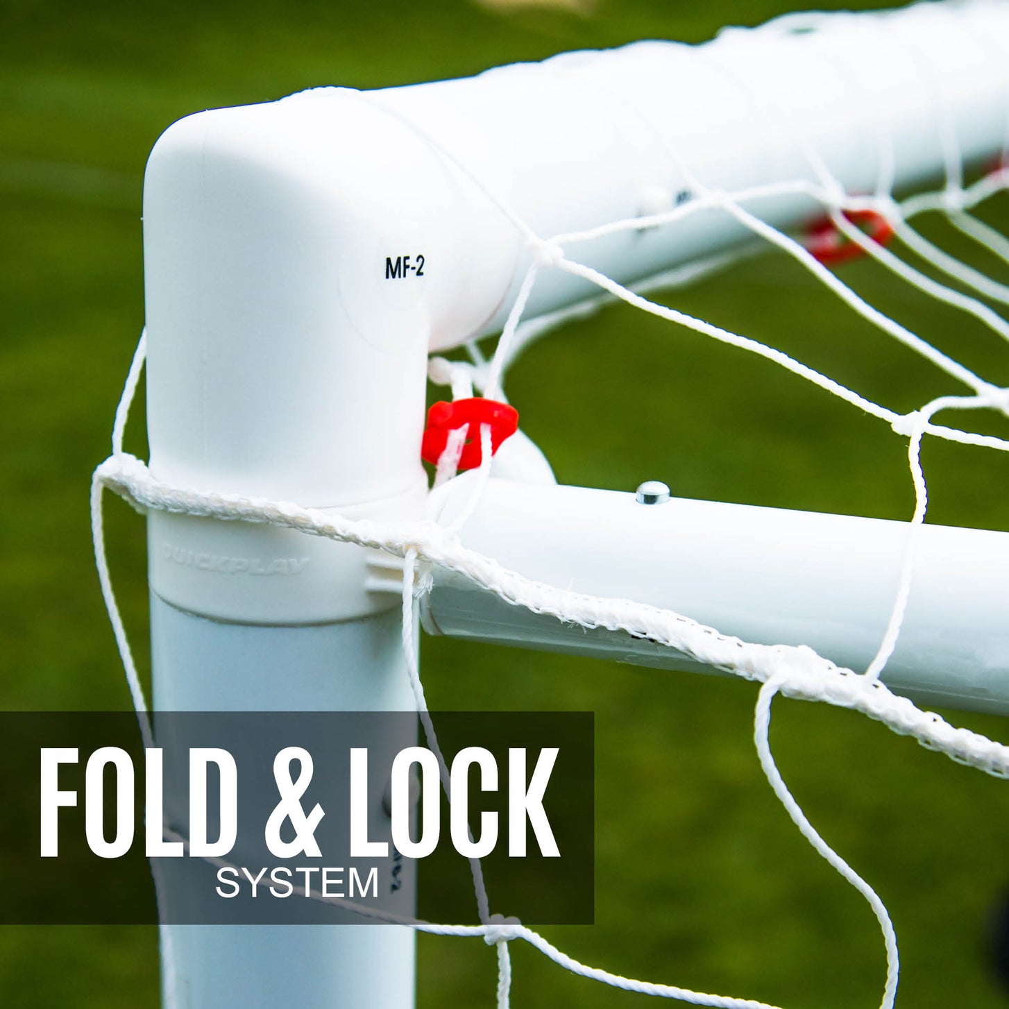 Q-FOLD Match 16x7' corner joint close up with a red net hook, with the text "Fold & lock system".