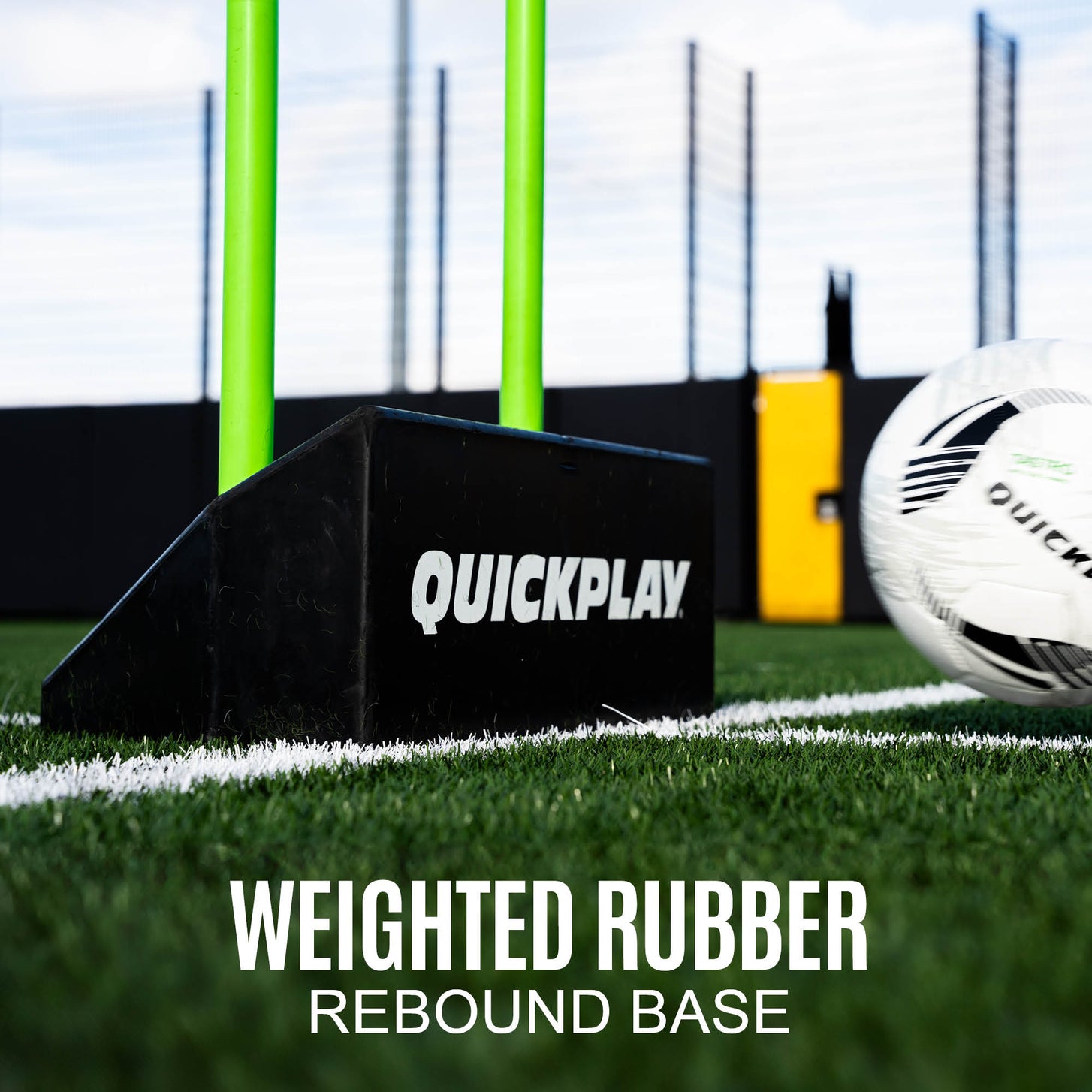REPLAY Defender Airflow Mannequin: low close-up of the black QUICKPLAY base with a ball, text "Weighted rubber rebound base".