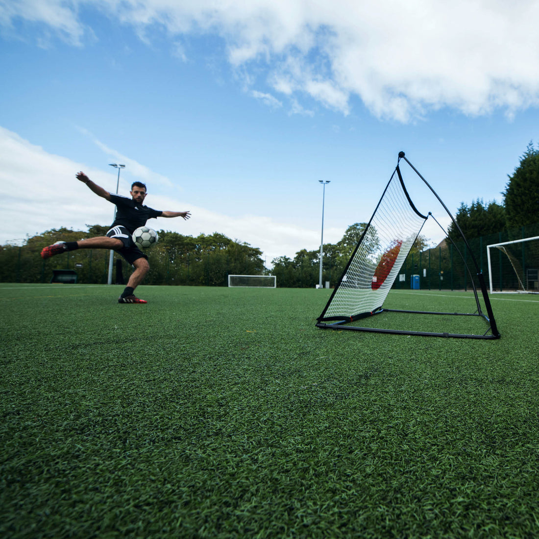 SPOT Soccer Rebounder 5x3' - QUICKPLAY - Backyard Handball instructions Rebound Wall rebounder ship10 Soccer Soccer Training